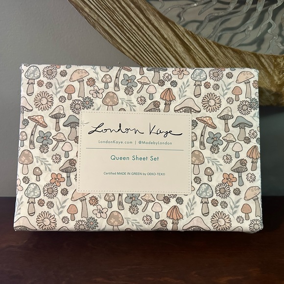 LONDON KAYE Other - London Kaye Spring Mushroom Queen sheet set